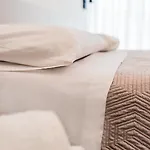 Alojamento de Acomodação e Pequeno-almoço Agathe Luxury 4*