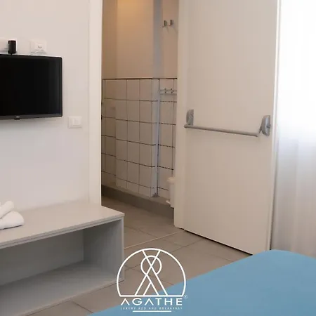 לינה וארוחת בוקר Agathe Luxury מרינה די סקבוניאה